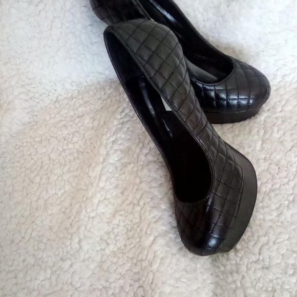 Steve Madden Black Quilt Design High Heels - Picture 6 of 6
